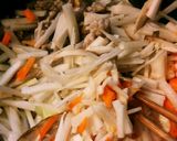お弁当に！こんにゃくと大根の皮でキンピラ作り方4写真