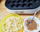 たこ焼き器で♪もちもちりんごボール作り方1写真