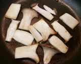 簡単♡エリンギの醤油香るバターステーキ作り方2写真