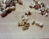ライスパフとナッツのクランチチョコ作り方1写真