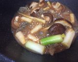 しいたけと筍、牛スジの醤油煮込み作り方3写真