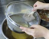 南房総市給食◆基本のだし汁（かつお）作り方5写真