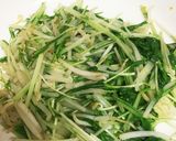 水菜とモヤシを炒めて卵帽子作り方1写真