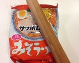 簡単!味噌ラーメンでピザ風お好み焼き作り方1写真