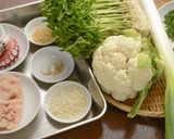 タコ入り鶏団子とカリフラワーの鍋作り方1写真