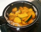 【汁物】ほっこり甘い♡南瓜のお味噌汁作り方2写真