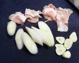 七味をきかせた豚肉と長葱の和風パスタ作り方1写真