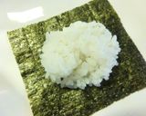 鮭フレ＊クリチ＊胡瓜の手まきごはん。作り方2写真