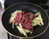 お箸が止まらない！牛こまじゃが炒め作り方3写真