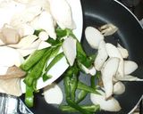 簡単エリンギ・ピーマンの豚肉カレーソース作り方3写真