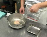 蒸し鶏とキャベツの生姜醤油和え作り方2写真