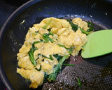 簡単！春菊とふわふわ卵のニラ玉風炒め作り方5写真