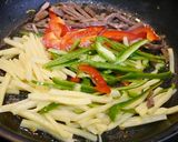 残った焼肉リメイク！青椒肉絲作り方2写真