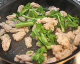 鶏肉（せせり）と菜の花の粒マスタード炒め作り方5写真