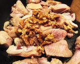 蒸し焼きでかんたん！胡桃入り酢鶏作り方3写真