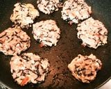 ひじきの煮物リメイク！鶏ミンチでつくね♡作り方2写真