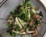 三つ葉としめじのバターポン酢和え作り方3写真
