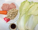 白菜とひき肉とシメジと人参の炒め物作り方1写真