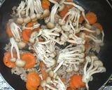 白菜とひき肉とシメジと人参の炒め物作り方5写真
