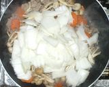 白菜とひき肉とシメジと人参の炒め物作り方6写真