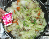 白菜とひき肉とシメジと人参の炒め物作り方8写真
