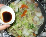 白菜とひき肉とシメジと人参の炒め物作り方9写真
