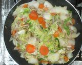 白菜とひき肉とシメジと人参の炒め物作り方10写真
