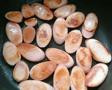 簡単☆卵と魚肉ソーセージの炒めもの作り方1写真