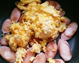 簡単☆卵と魚肉ソーセージの炒めもの作り方2写真