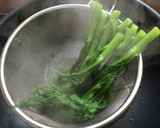絹厚揚げと春菊の炒め物を作りました作り方3写真
