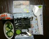 カニ缶とキュウリで手巻き寿司✨作り方1写真