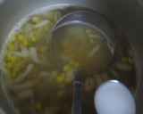 コーンと玉ねぎのふわふわ卵中華スープ作り方3写真