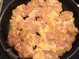 鶏モモ肉を 玉子衣焼きで ネギソース添え