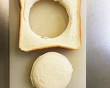 食パンでくり抜きエッグトースト！簡単朝食作り方1写真