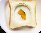 食パンでくり抜きエッグトースト！簡単朝食作り方3写真