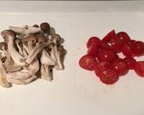 豚肉とキノコとトマトのみそ炒め風作り方1写真