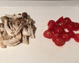 豚肉とキノコとトマトのみそ炒め風作り方1写真
