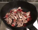 豚肉とキノコとトマトのみそ炒め風作り方3写真