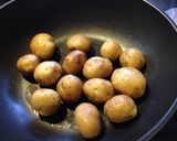 新じゃがと豚肉とこんにゃくの照り煮作り方5写真