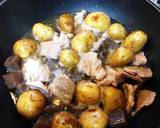 新じゃがと豚肉とこんにゃくの照り煮作り方7写真