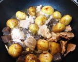 新じゃがと豚肉とこんにゃくの照り煮作り方7写真