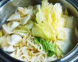 白菜　冷凍ぎょうざ　うどんで簡単鍋作り方2写真