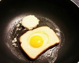 卵トースト～Egg in a hole作り方3写真