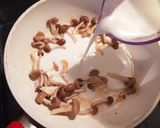 ポークステーキ＊ホワイトきのこソース作り方4写真
