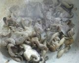 キノコと豚肉のオリーブソルトサラダ作り方3写真