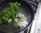 骨付き鶏モモ肉柔らか酢蒸し煮、春野菜添え作り方1写真