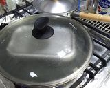 骨付き鶏モモ肉柔らか酢蒸し煮、春野菜添え作り方6写真