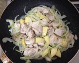 ＊じゃがいもゴロゴロ我が家の簡単親子丼＊作り方3写真