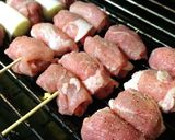 激安 豚コマ丸めて串焼き 豚串&ネギマ作り方4写真