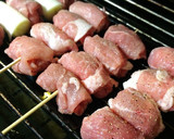 激安 豚コマ丸めて串焼き 豚串&ネギマ作り方4写真